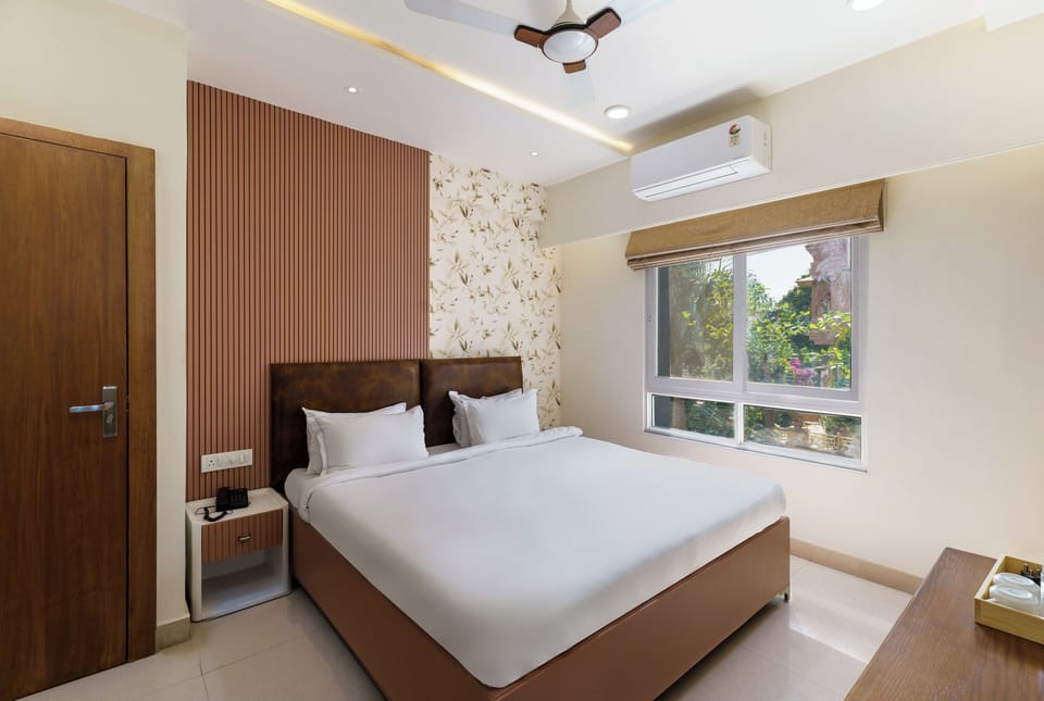 Deluxe Room, Balcony | In-room safe, laptop workspace, free WiFi