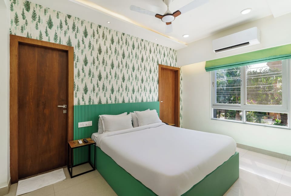Room, Balcony, Mountain View | In-room safe, laptop workspace, free WiFi