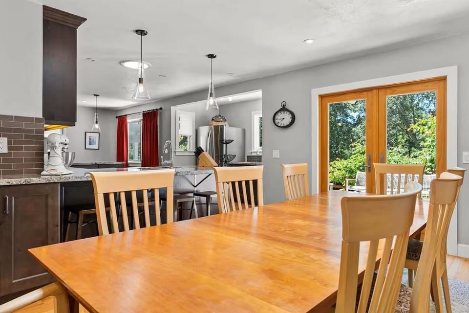 This elegant indoor dining table seats up to 8 guests comfortably