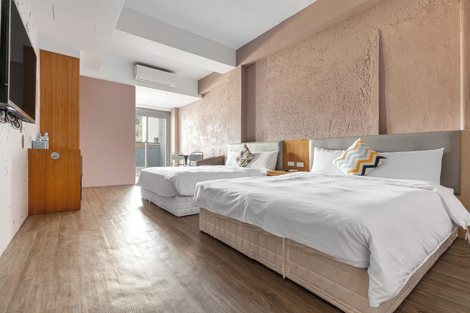 Quadruple Room with balcony | Blackout drapes, free WiFi, bed sheets