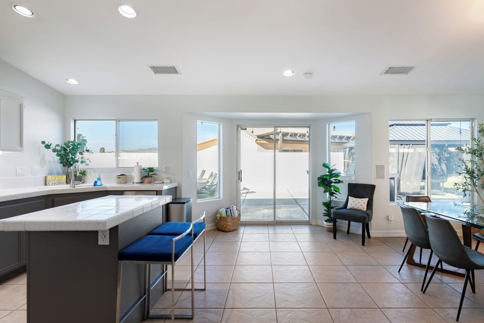 Kitchen and dining area.