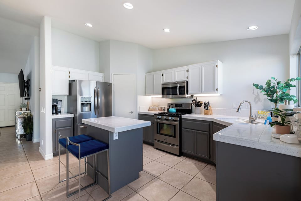 Fully equipped kitchen.