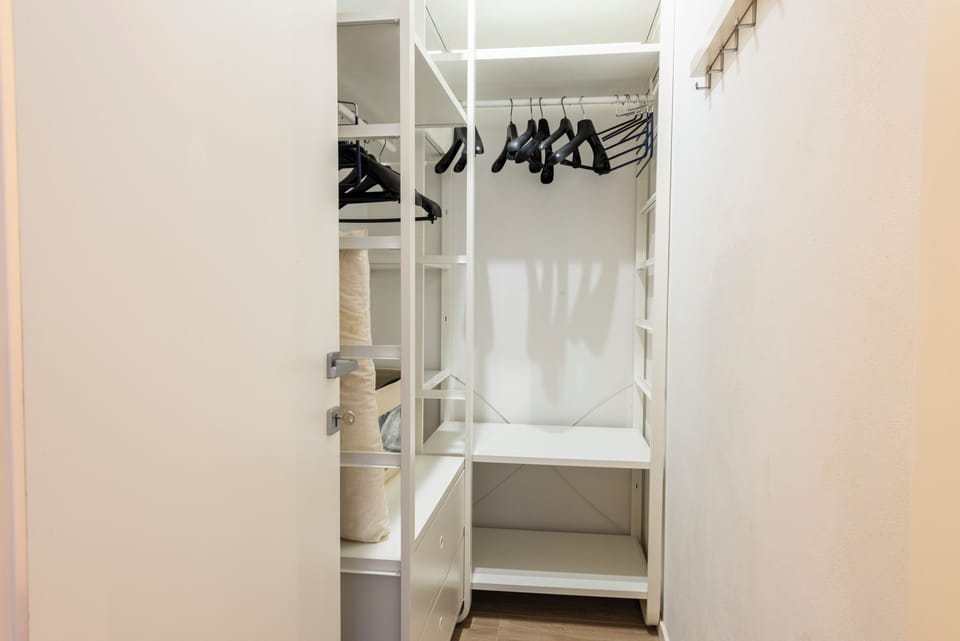 Comfort Apartment, Patio | Wardrobe
