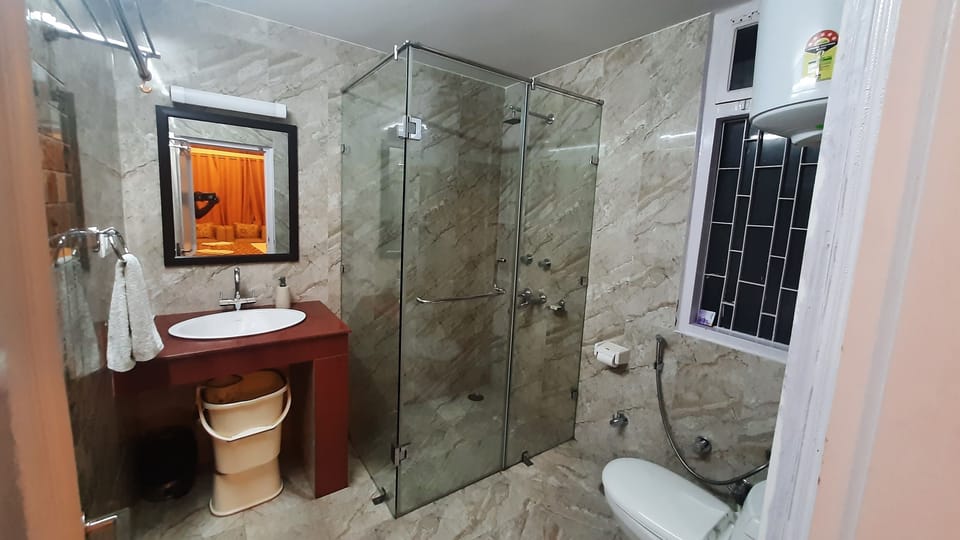 Deluxe Double Room, Mountain View | Bathroom | Towels, soap, shampoo, toilet paper
