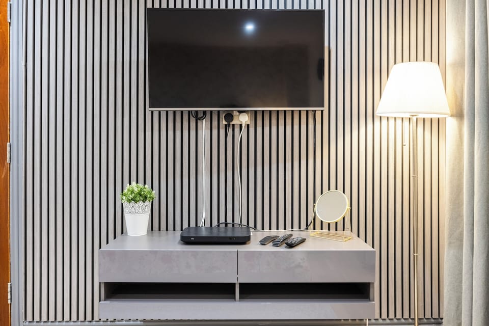 Wall-mounted TV