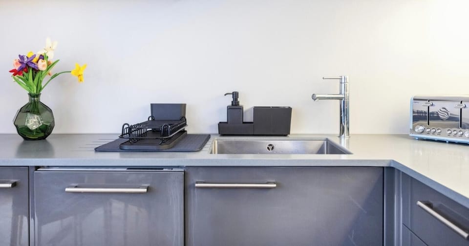 KITCHEN WITH DISHWASHER