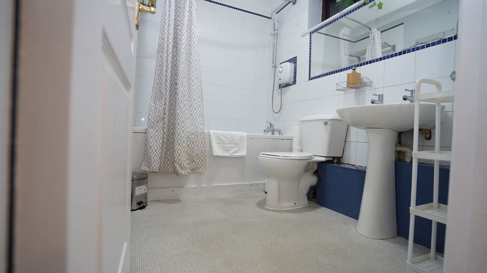 Classic Apartment | Bathroom