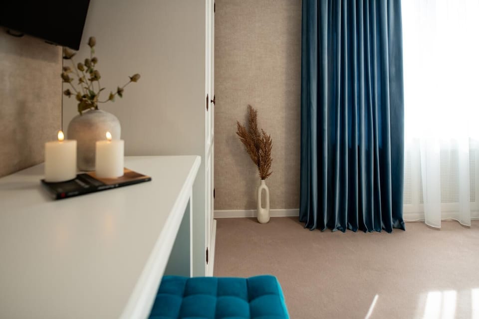 Deluxe Twin Room, Patio | Hypo-allergenic bedding, free minibar, in-room safe, desk