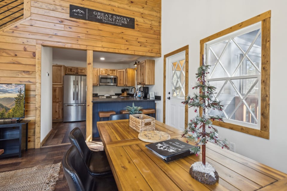 Cabin, 2 Bedrooms | Private kitchen | Coffee/tea maker, fridge, oven, toaster