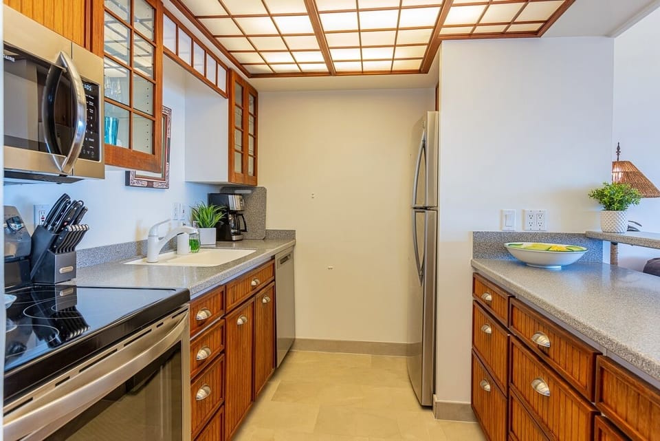 Condo, 2 Bedrooms | Private kitchen | Coffee/tea maker, fridge, oven, stovetop