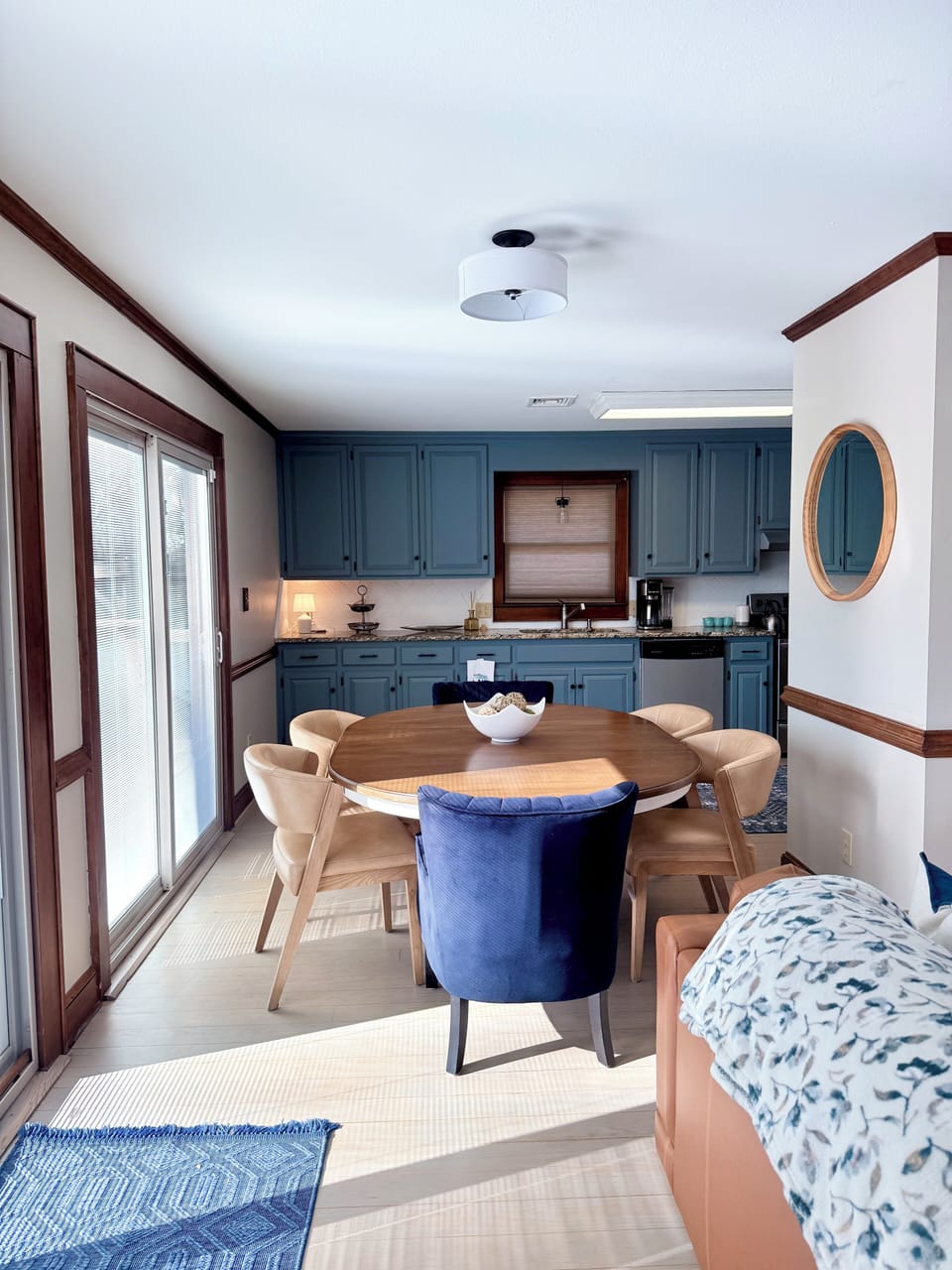 Dining Area- Seats 6