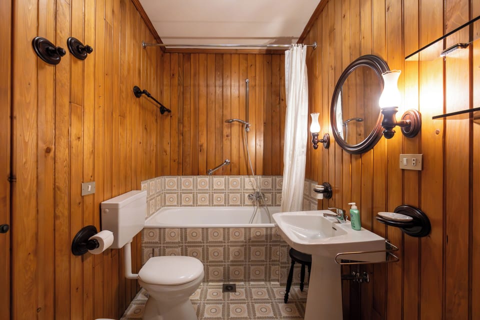 Comfort Double or Twin Room, Balcony, Mountain View | Bathroom | Combined shower/tub, free toiletries, hair dryer, towels