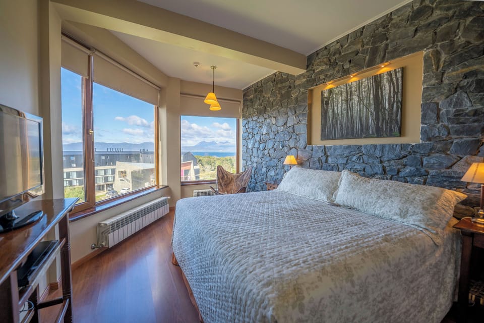 Superior Double Room, Partial Sea View | In-room safe, desk, laptop workspace, free WiFi