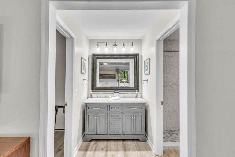 Primary En-Suite Bathroom
