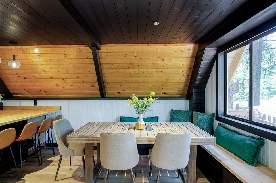 The perfect spot for family dinner!  So much natural light!