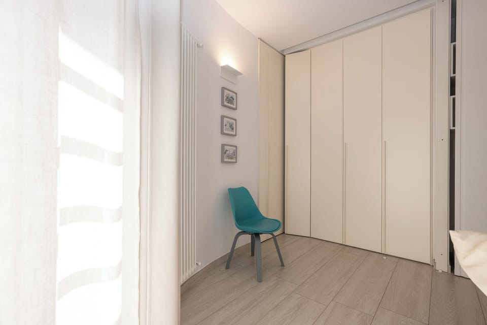 Villa Kenja _ 4° Camera Letto (3+1)_ Armadio a muro _ Accesso Veranda e Giardino