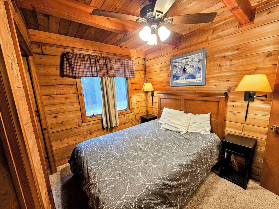 Main floor bedroom (2)