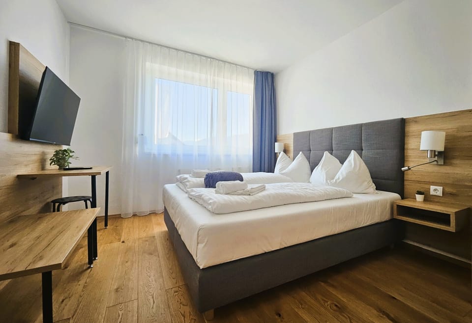 Deluxe Apartment, City View | Interior