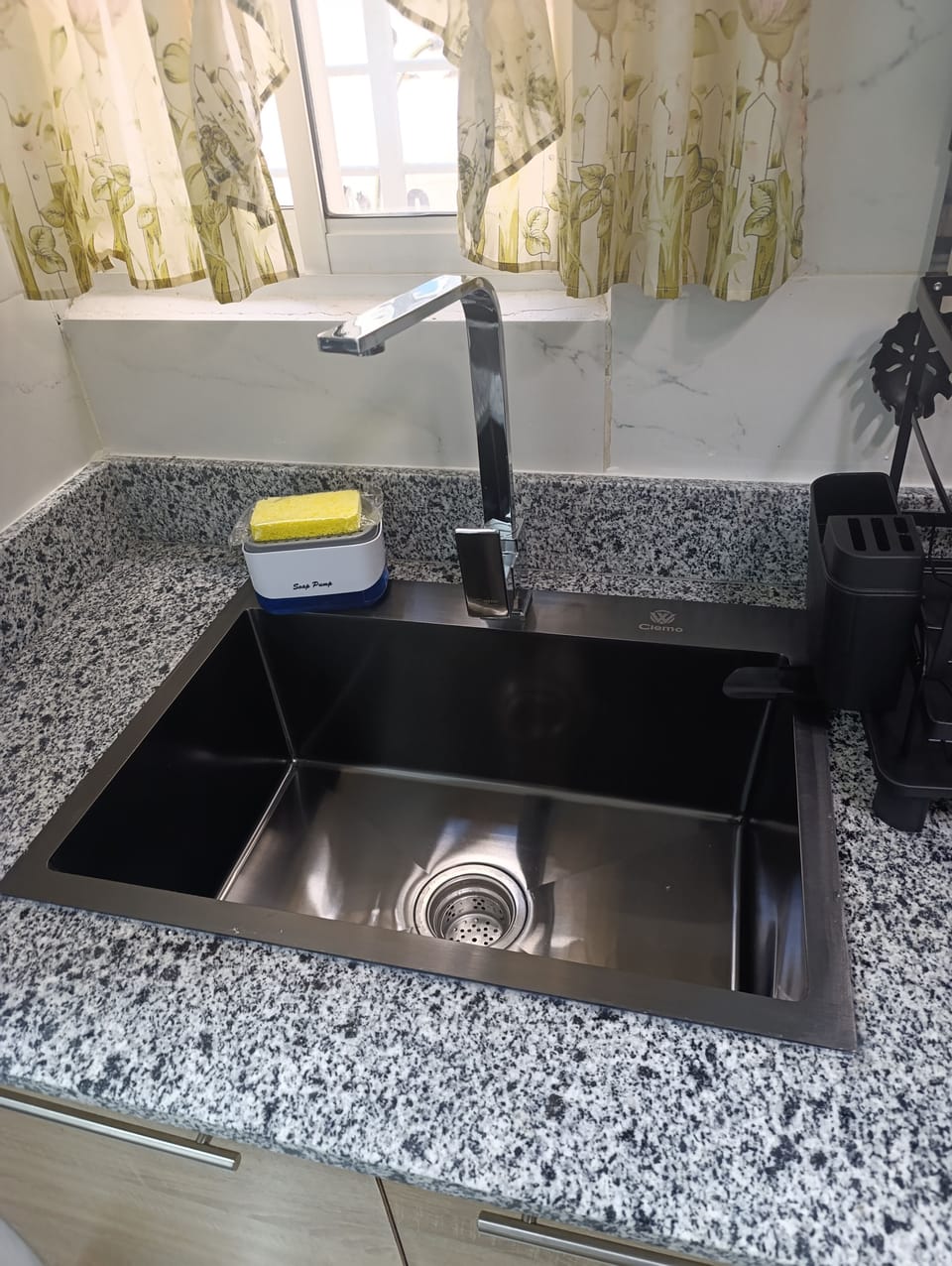 Basic Apartment | Private kitchen | Microwave