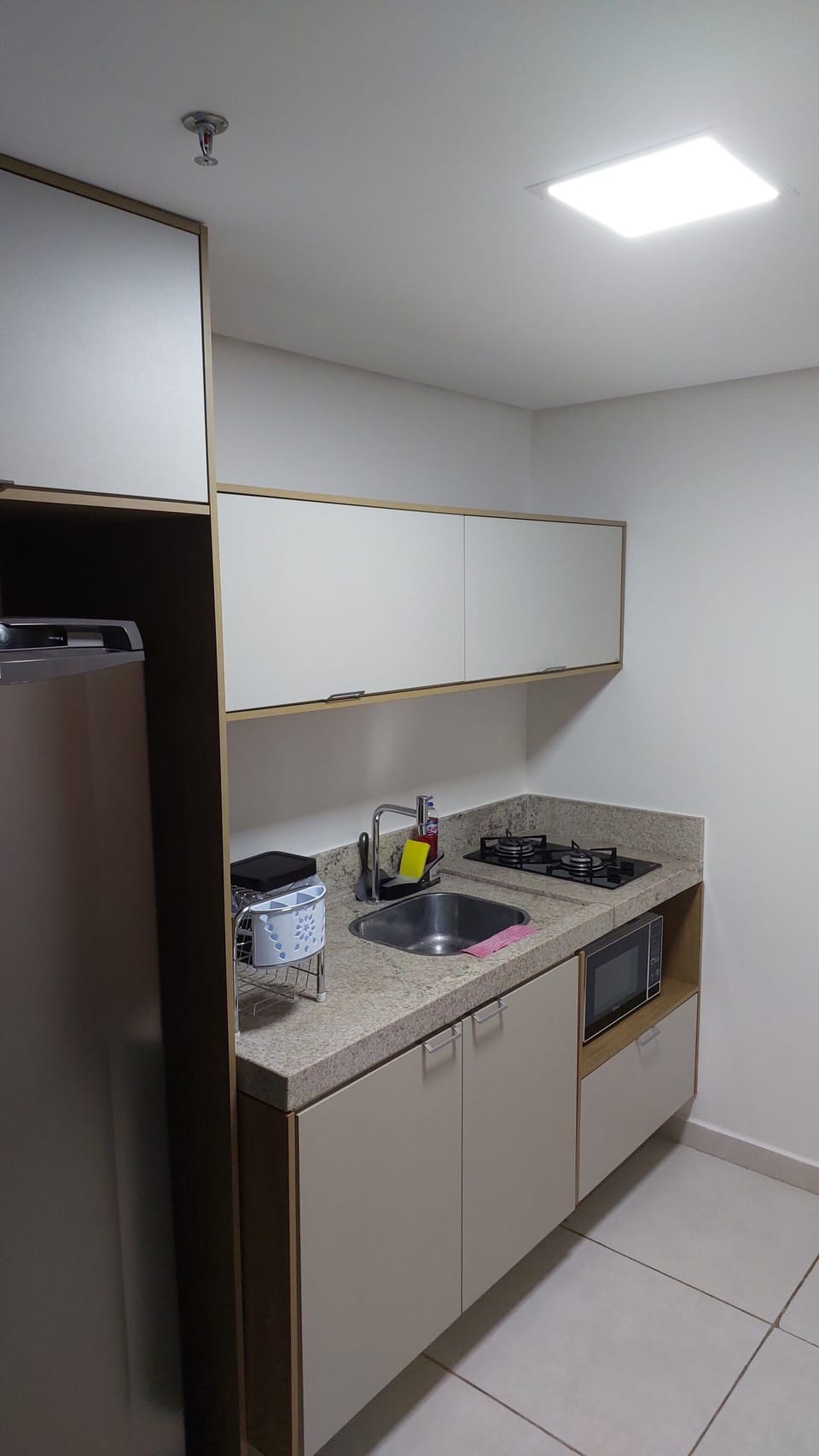 Luxury Double Room, Lake View | Private kitchen | Microwave, cleaning supplies