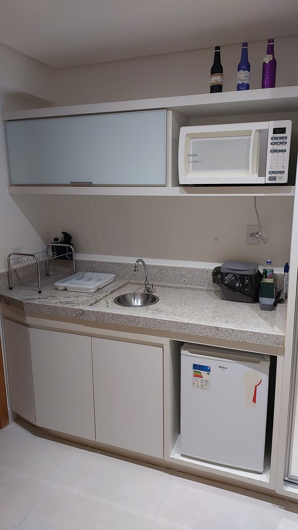 Luxury Double Room, City View | Private kitchen | Microwave, cleaning supplies