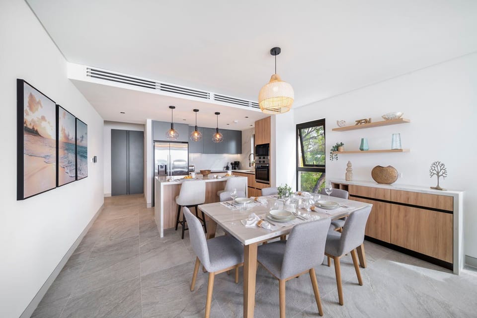 The open-plan layout of this unit is flooded with natural light
