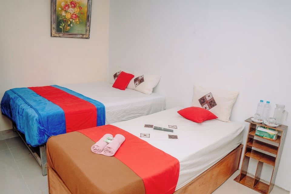 Standard Twin Room | Minibar, desk, laptop workspace, WiFi (free)