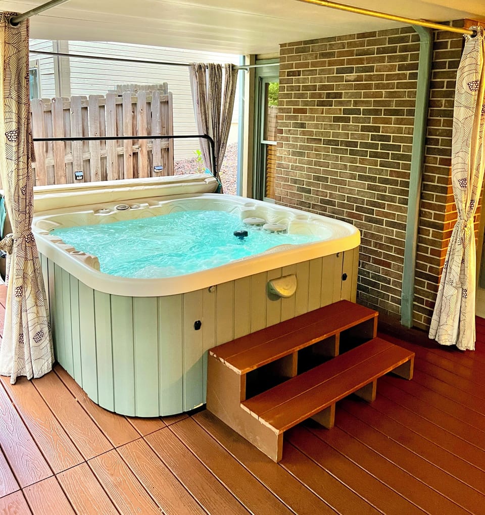 Indoor spa tub