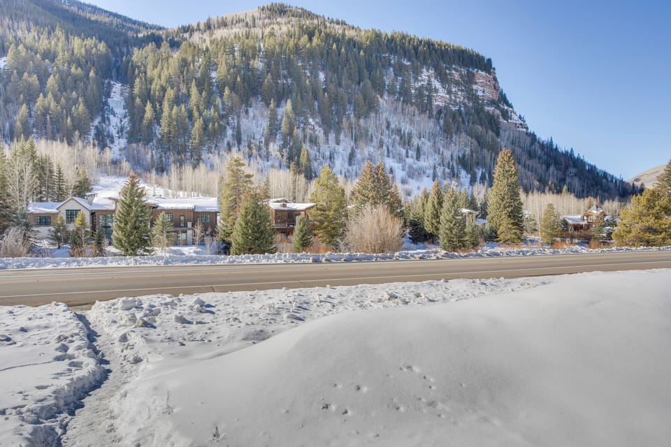 Market & Trail Access On-Site