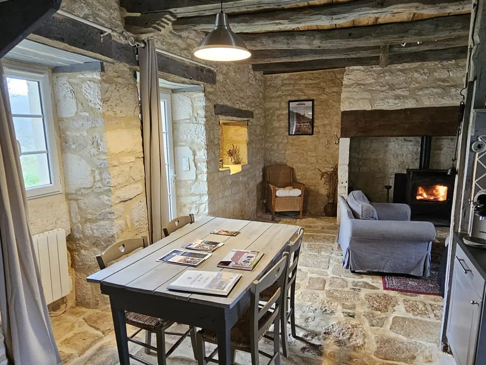 Villajou_Morio_05_Salle_-a-manger