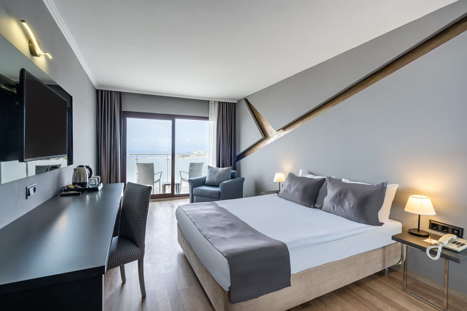 Superior Room | Laptop workspace, free WiFi