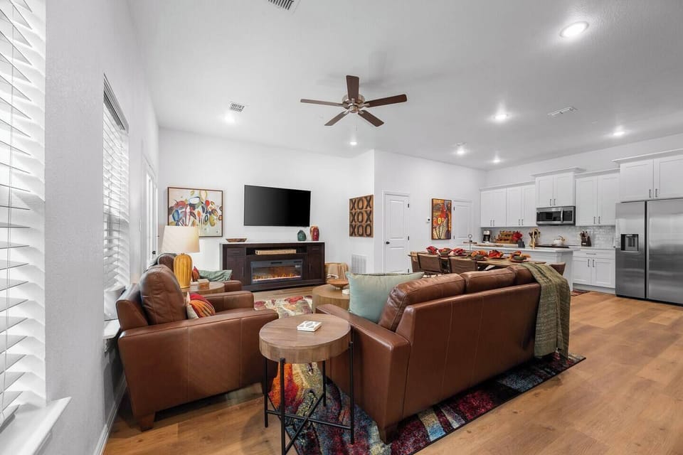 ✔️ Cozy electric faux fireplace for ambiance
