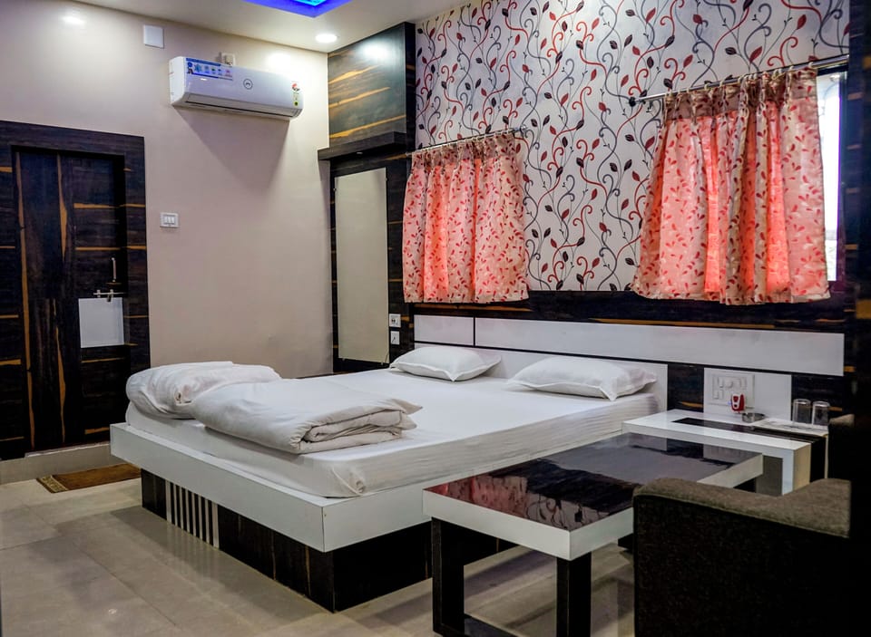 Deluxe Double Room, City View | Desk, laptop workspace, WiFi (free)
