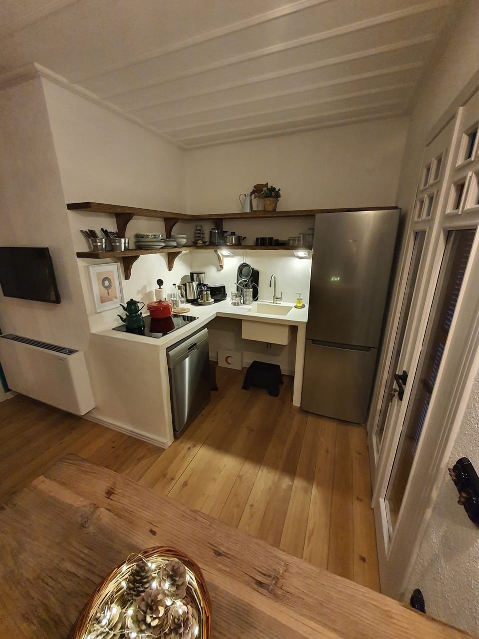 Balkonaki | Private kitchen | Full-size fridge, stovetop, dishwasher, cookware/dishes/utensils