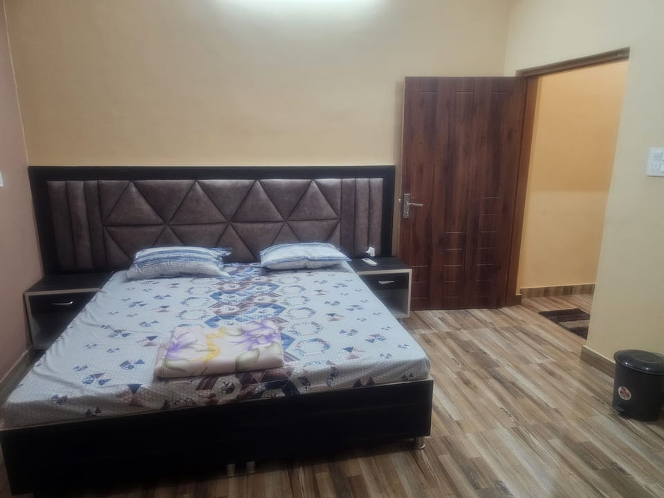 Economy Room | Memory foam beds, desk, laptop workspace, free WiFi