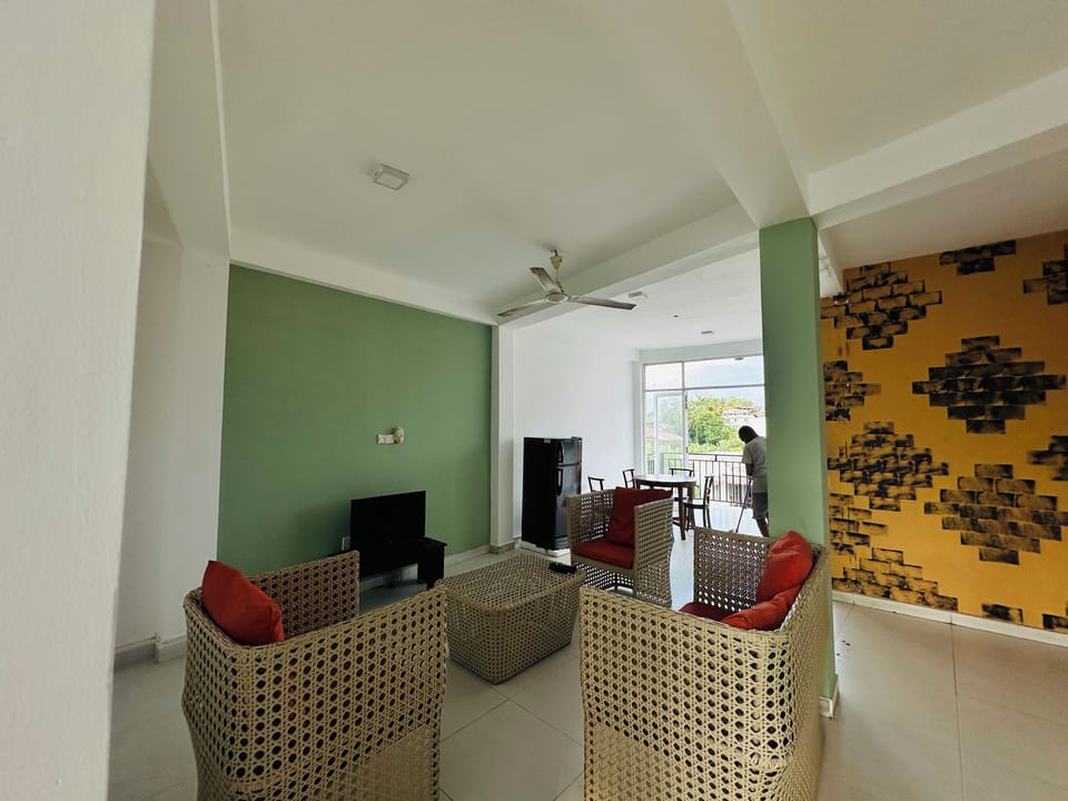 Basic Double Room, Balcony | Living area