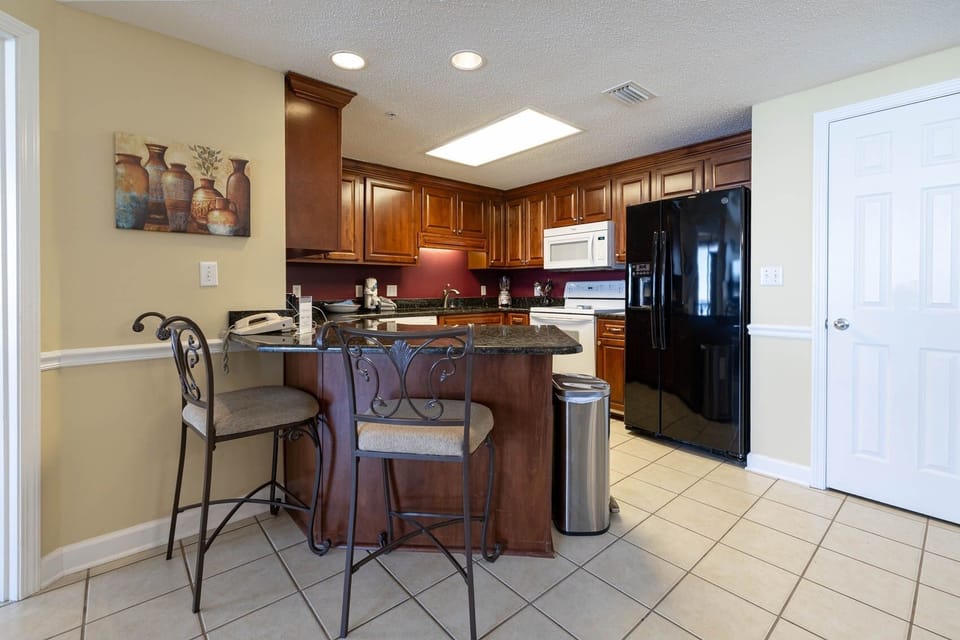 Condo, 3 Bedrooms | Private kitchen | Coffee/tea maker, fridge, oven