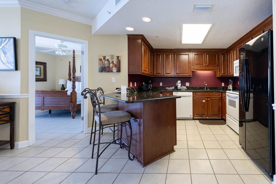 Condo, 3 Bedrooms | Private kitchen | Coffee/tea maker, fridge, oven