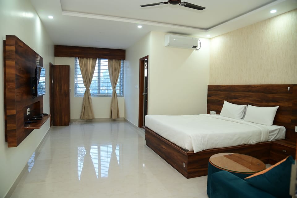 Deluxe Double Room | Desk, laptop workspace, WiFi (free)