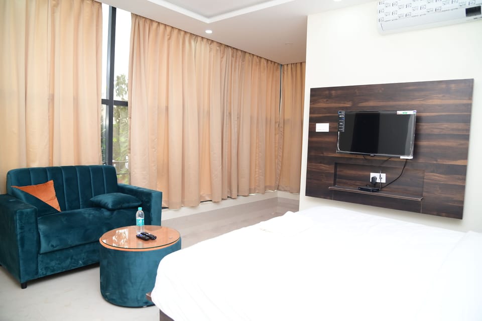Deluxe Double Room | Desk, laptop workspace, WiFi (free)