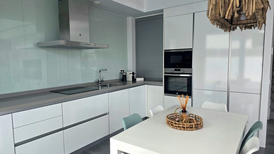 Modern fully integrated kitchen, with everything you need.