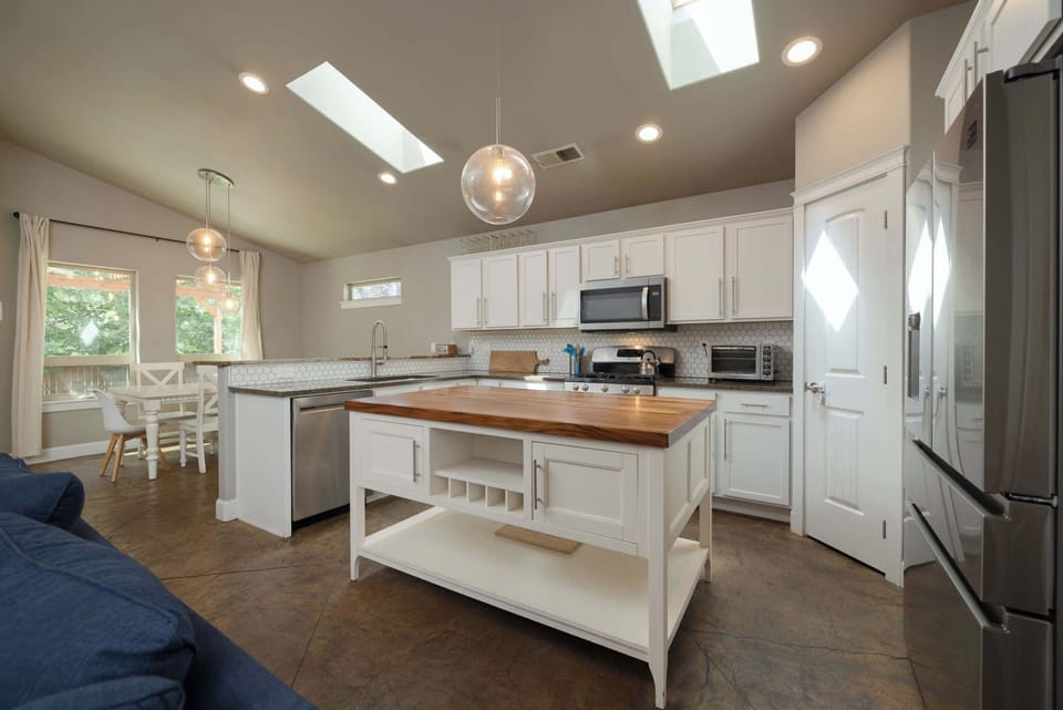 House, Multiple Beds, Patio, Garden View (Murphy's Resort) | Private kitchen | Fridge, microwave, oven, stovetop