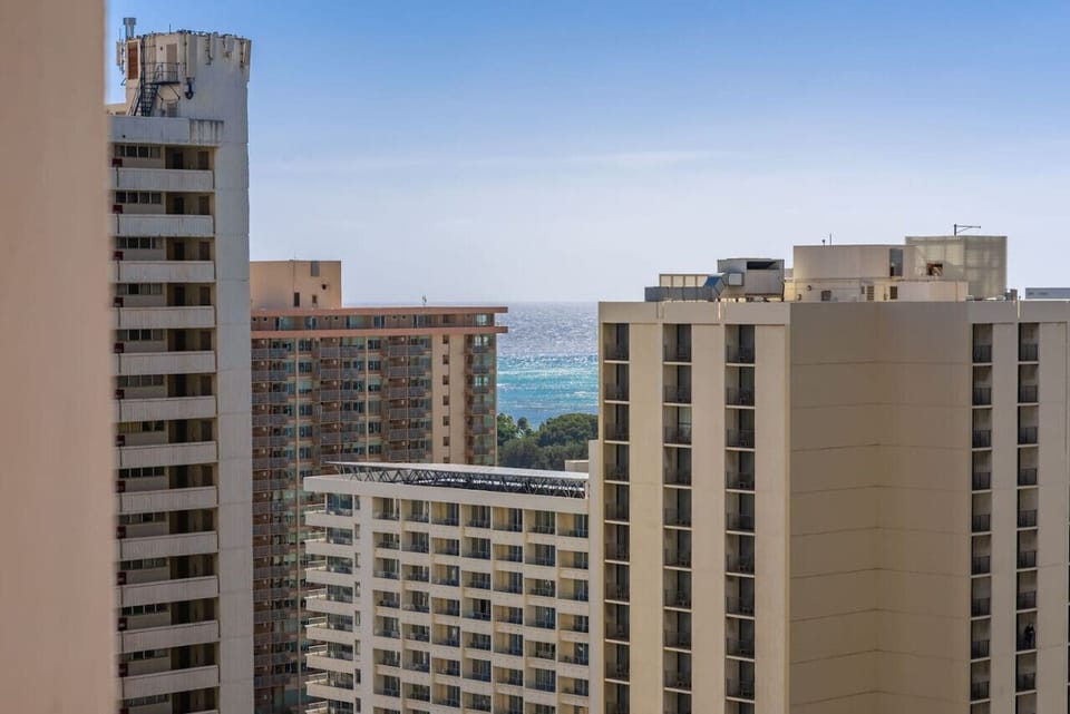 Take in breathtaking partial ocean views from the 23rd floor, ★“ocean views we loved waking up to”★, or enjoy the vibrant city skyline right at your doorstep.
