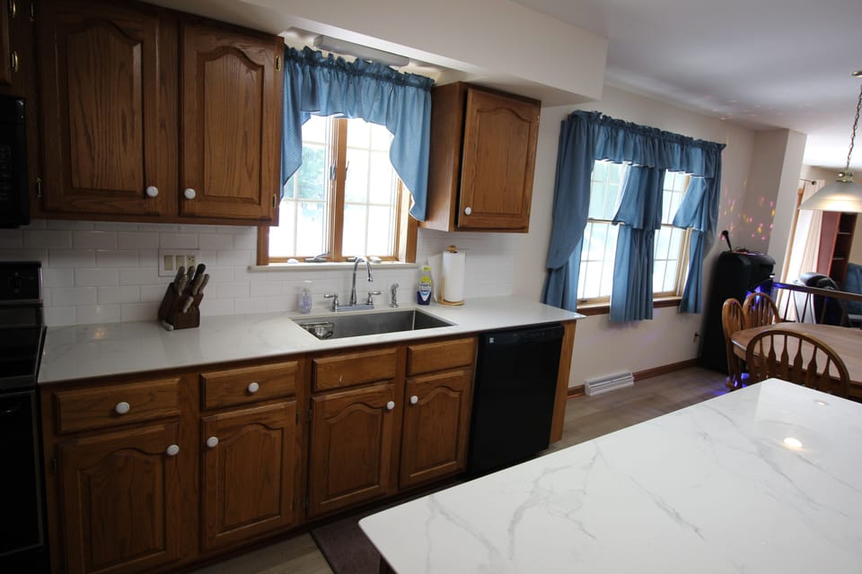 Large, single bowl sink for easy clean up.