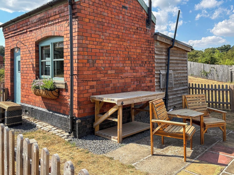Patio area | The Weighbridge, Clifton, near Newark