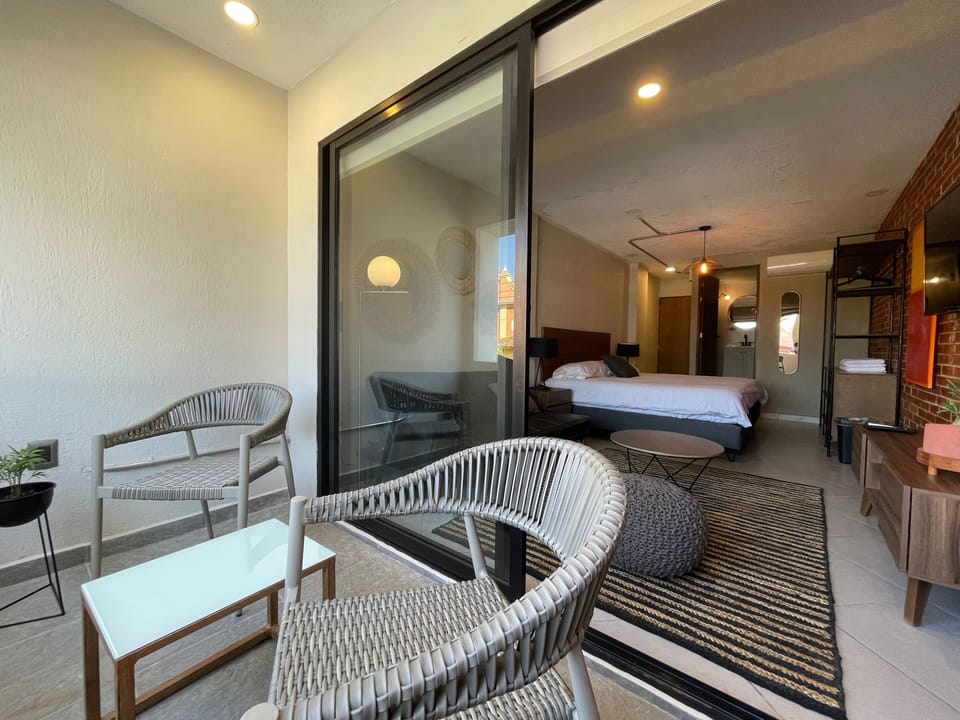 Studio Suite, Balcony, City View | WiFi (free)