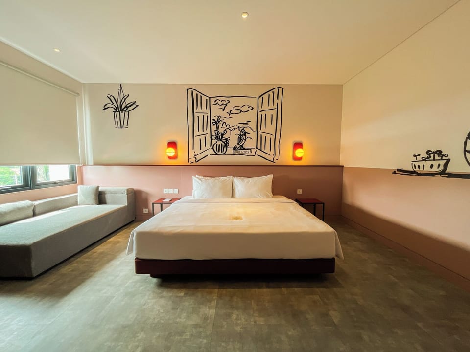 Suite Room With Breakfast | Premium bedding, desk, laptop workspace, blackout drapes