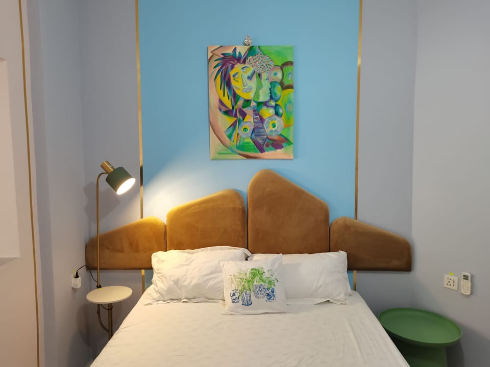 Deluxe Studio Suite, Lake View | Desk, WiFi