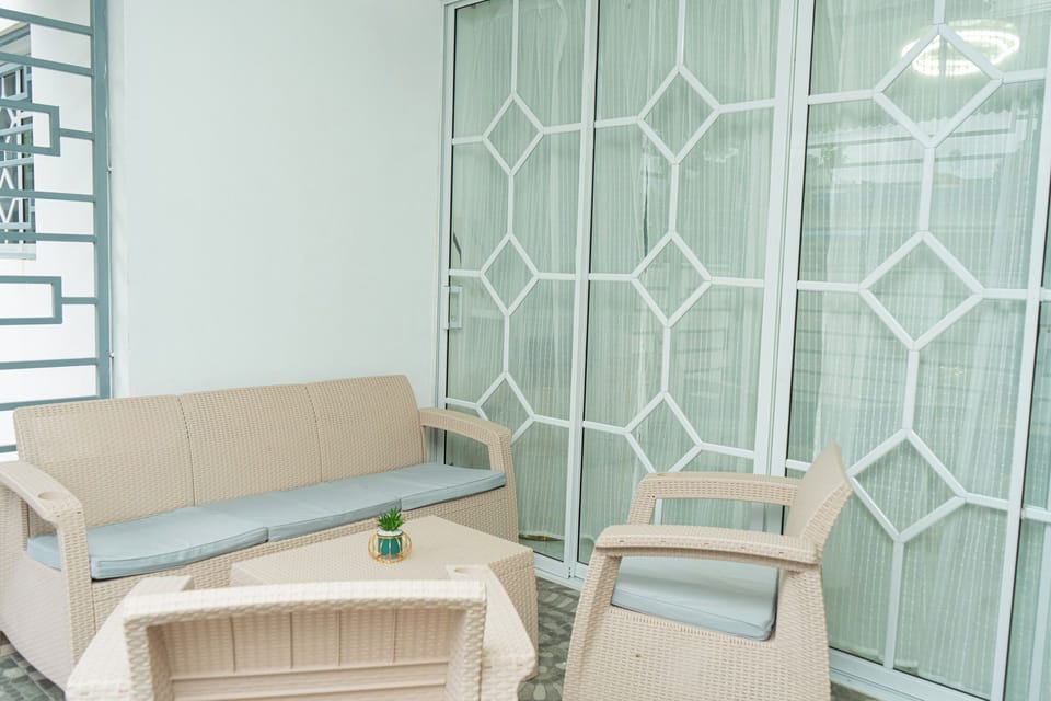 2 bedrooms, iron/ironing board, WiFi (free)