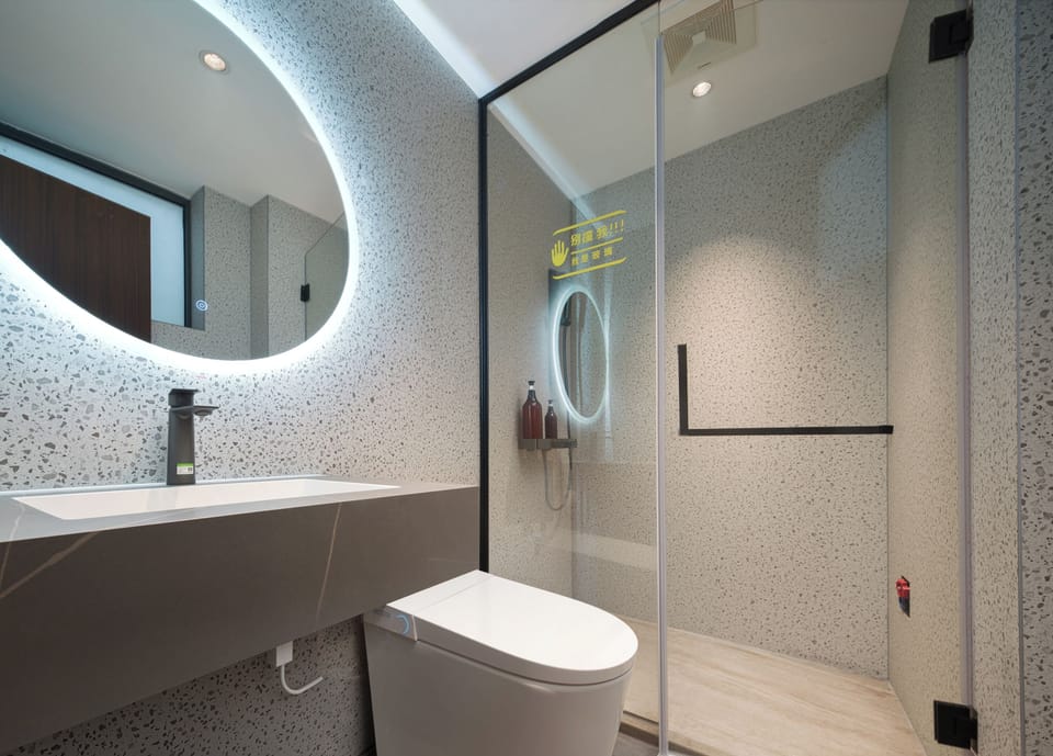 Comfort Double Room | Bathroom | Shower, hydromassage showerhead, hair dryer, towels